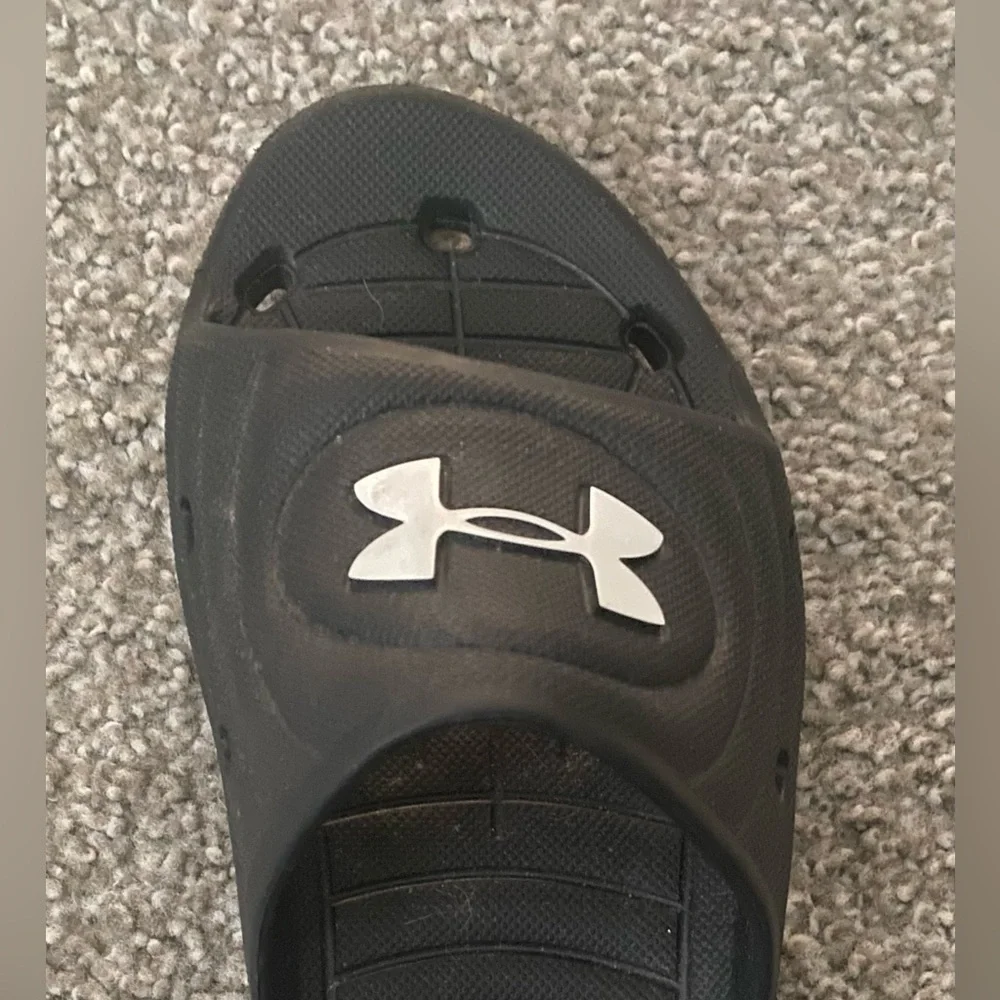 Under Armour Mens/Boys Locker IV Slides. Size 8. - Picture 2 of 5